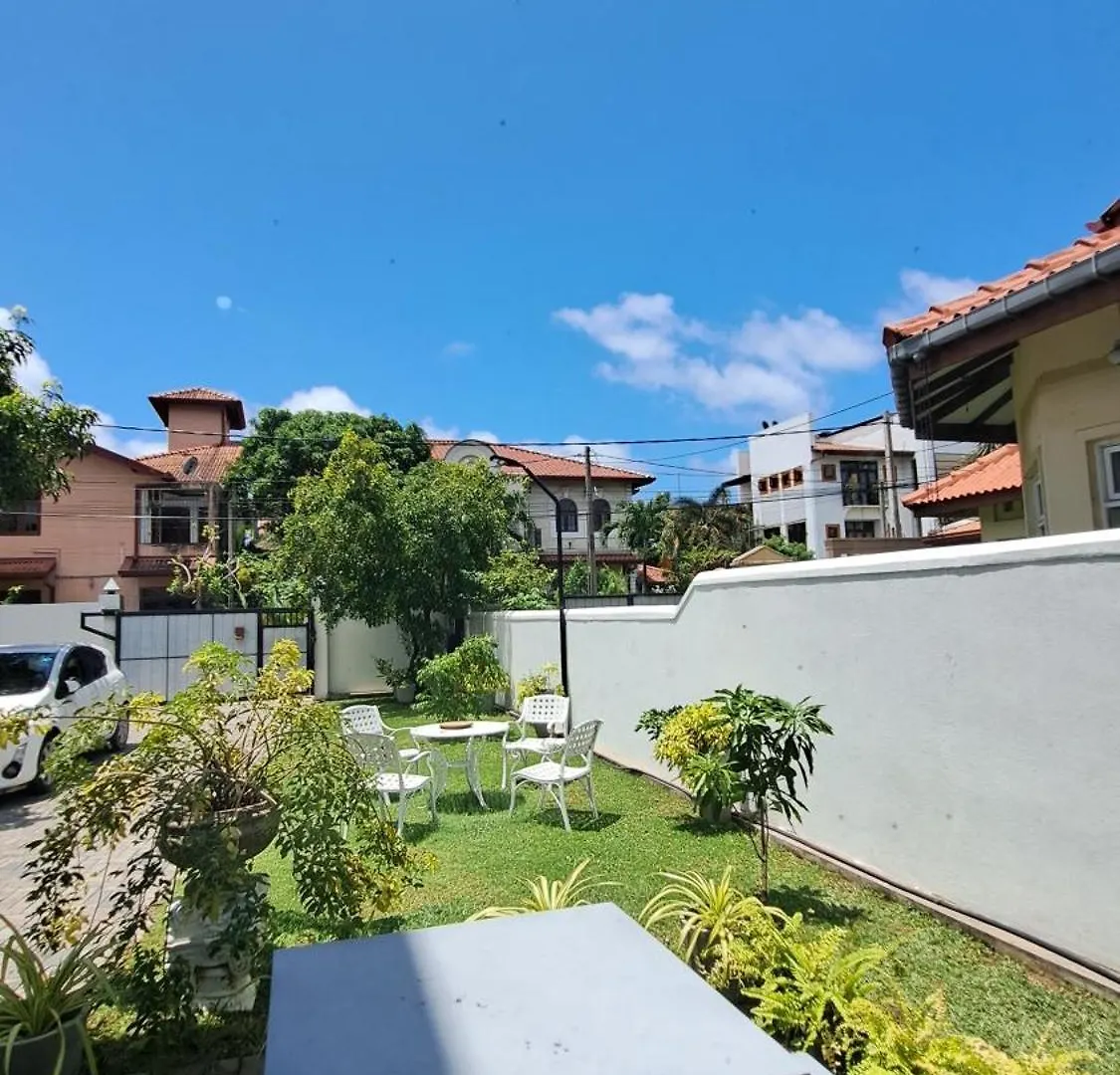Anne'S Airport Villa Hotel Katunayake